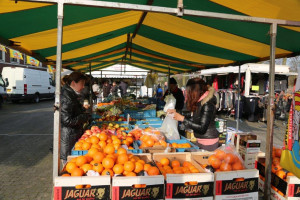 Weekmarkt in Gilze op de Tip van start